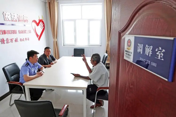 泰国前副总理、泰中文化促进委员会主席披尼·扎禄颂巴一行参访盈科律师事务所交流