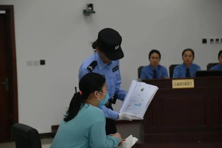 储户“红码”事件追踪：未恢复的健康码，“看不见”的存款收益